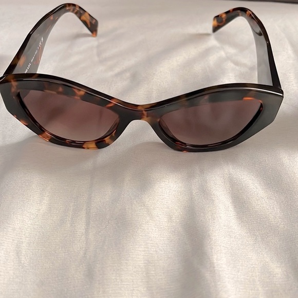 Prada SPR 07y Sunglasses - Picture 1 of 8